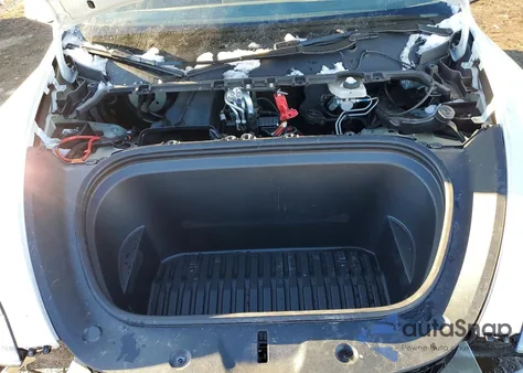 2024 Tesla Model Y z USA, uszkodzony, nr VIN 7SAYGDED9RF202810